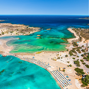Elafonissi Beach vanuit de lucht, met links Voulismeni Beach